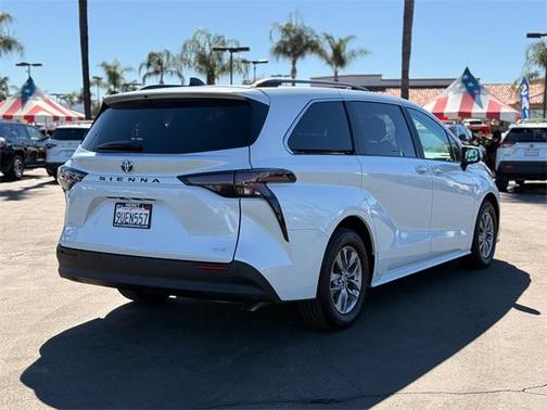 2025 Toyota Sienna XLE