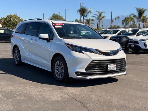 2025 Toyota Sienna XLE