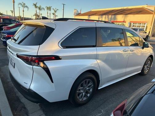 2025 Toyota Sienna XLE