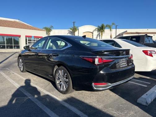 2020 Lexus ES 300h Base