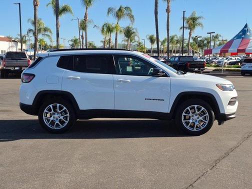 2024 Jeep Compass Latitude Lux