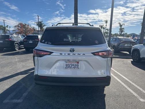 2022 Toyota Sienna XLE