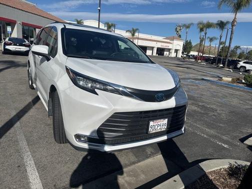 2022 Toyota Sienna XLE