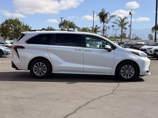 2023 Toyota Sienna XLE 7 Passenger