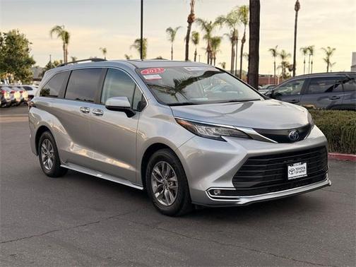 2023 Toyota Sienna XLE