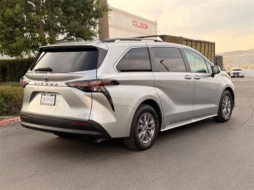 2023 Toyota Sienna XLE