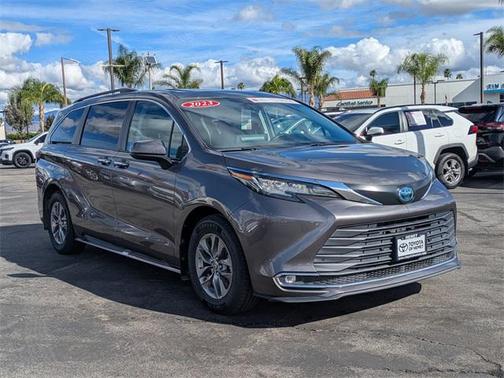 2023 Toyota Sienna XLE