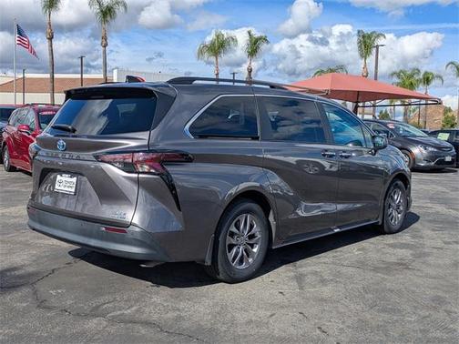 2023 Toyota Sienna XLE