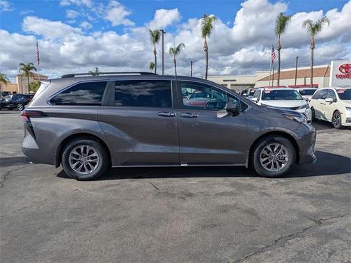 2023 Toyota Sienna XLE