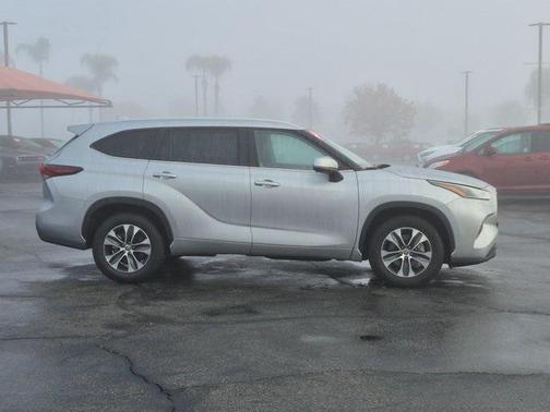 2025 Toyota Highlander XLE