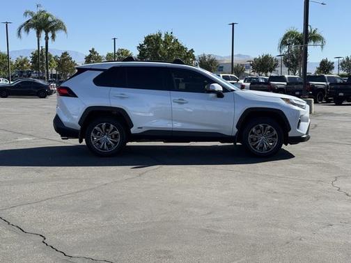 2023 Toyota RAV4 Hybrid XLE Premium