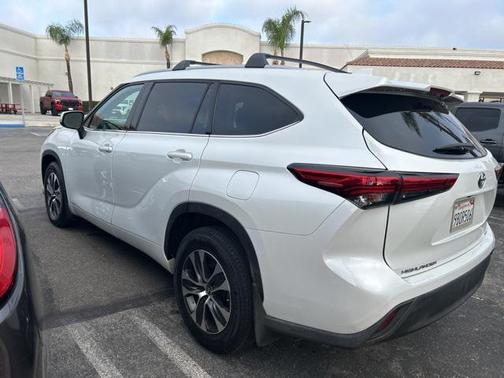 2022 Toyota Highlander Hybrid XLE