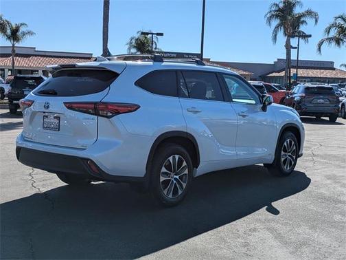 2022 Toyota Highlander Hybrid XLE