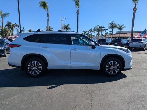 2022 Toyota Highlander Hybrid XLE