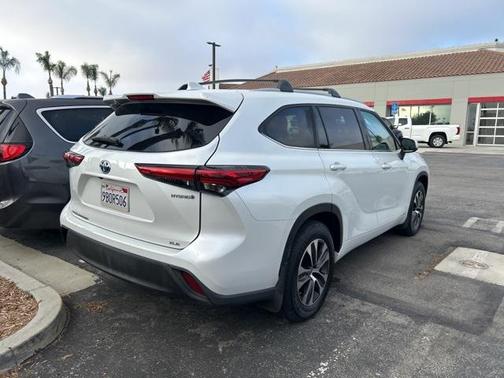 2022 Toyota Highlander Hybrid XLE