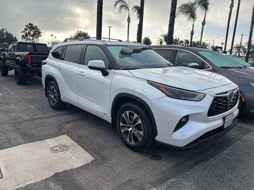 2022 Toyota Highlander Hybrid XLE