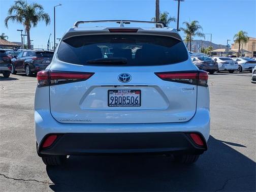 2022 Toyota Highlander Hybrid XLE