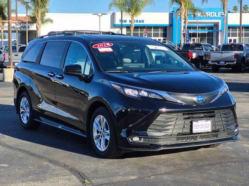 2025 Toyota Sienna XLE