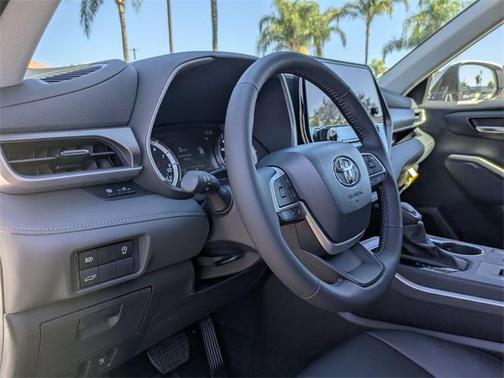 2025 Toyota Highlander XLE