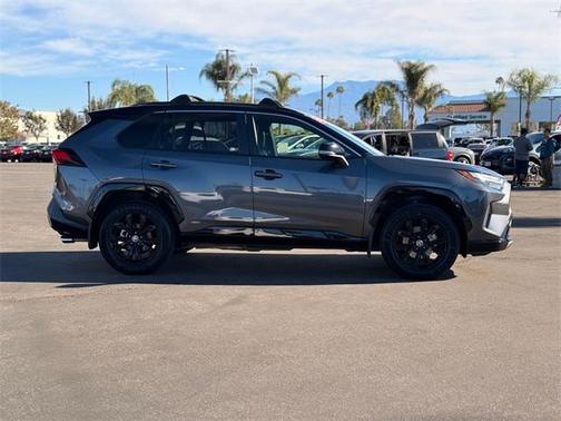 2022 Toyota RAV4 Hybrid SE