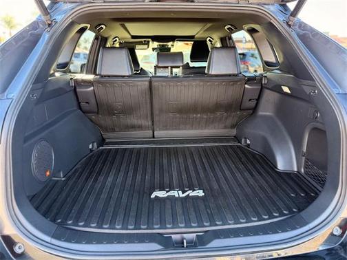 2022 Toyota RAV4 Hybrid SE