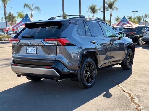 2022 Toyota RAV4 Hybrid SE