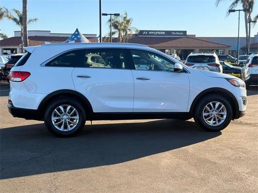 2017 Kia Sorento LX