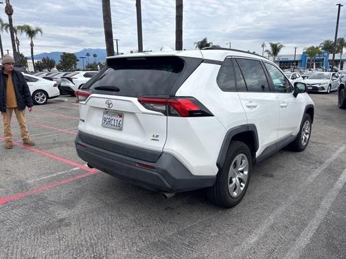 2020 Toyota RAV4 LE