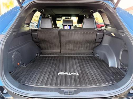 2023 Toyota RAV4 Hybrid SE