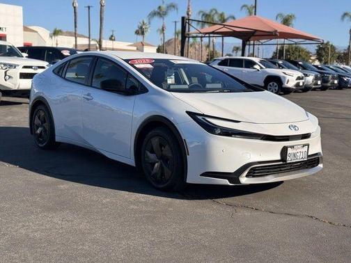 2025 Toyota Prius Plug-In Hybrid SE