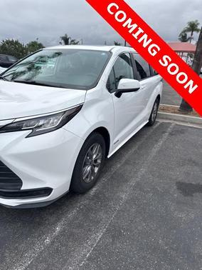 2021 Toyota Sienna LE