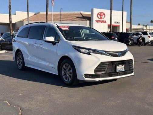 2021 Toyota Sienna LE