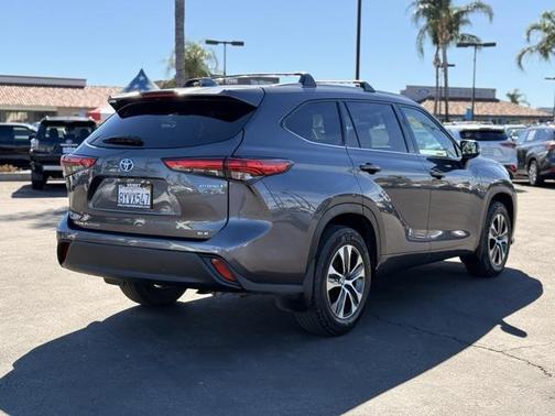 2022 Toyota Highlander Hybrid XLE