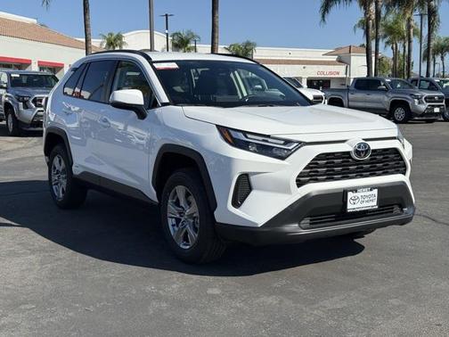 2025 Toyota RAV4 Hybrid SE