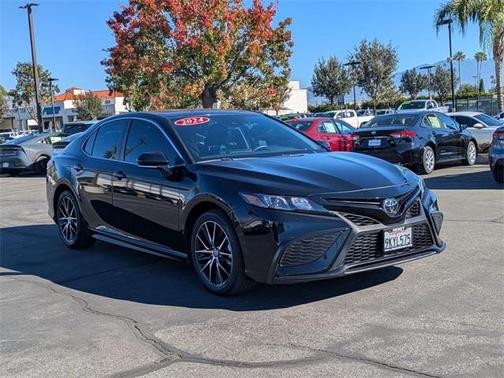 2024 Toyota Camry SE