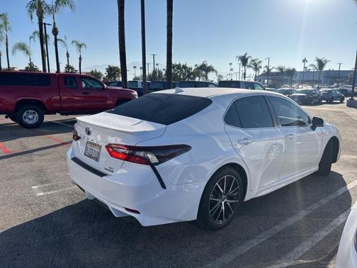 2024 Toyota Camry Hybrid SE