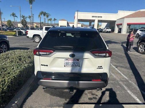 2020 Toyota RAV4 Hybrid SE