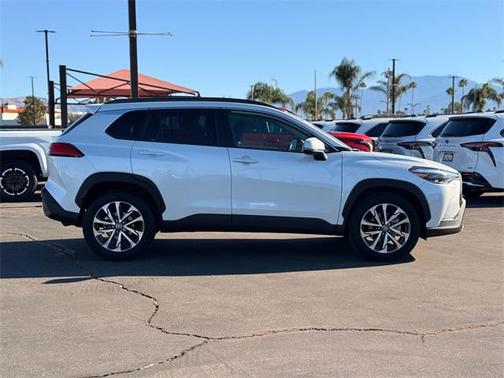 2023 Toyota Corolla Cross XLE