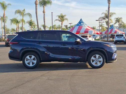 2025 Toyota Highlander LE