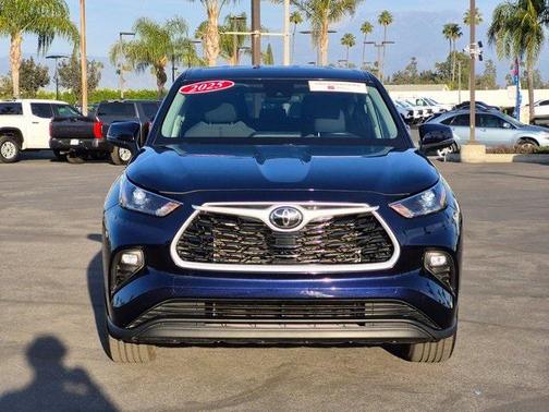 2025 Toyota Highlander LE