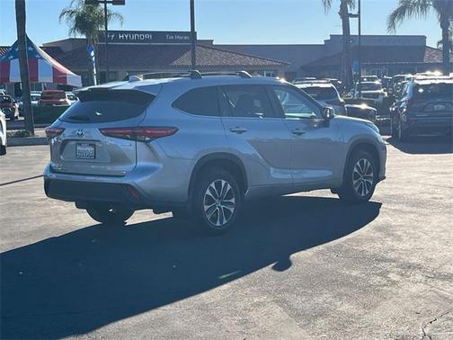 2023 Toyota Highlander Hybrid XLE