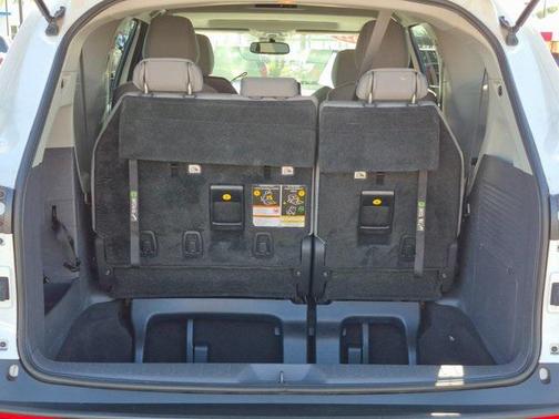 2022 Toyota Sienna LE