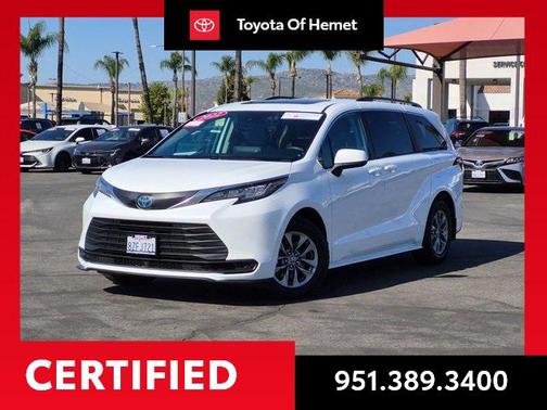 2022 Toyota Sienna LE