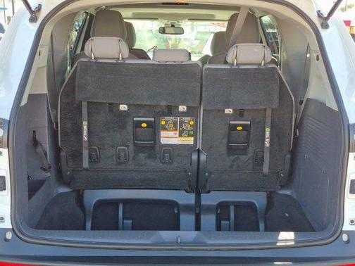 2022 Toyota Sienna LE