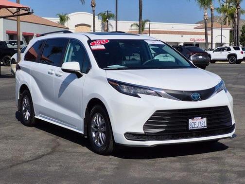 2022 Toyota Sienna LE