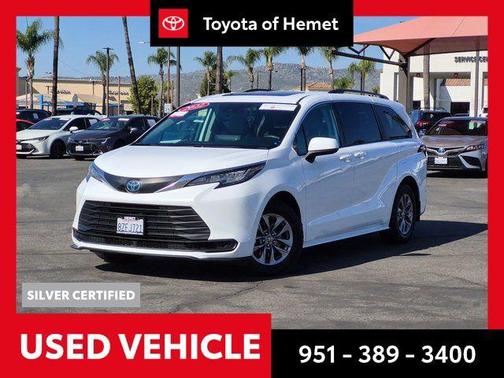 2022 Toyota Sienna LE