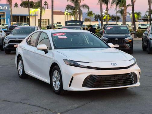 Ice Cap 2025 Toyota Camry LE