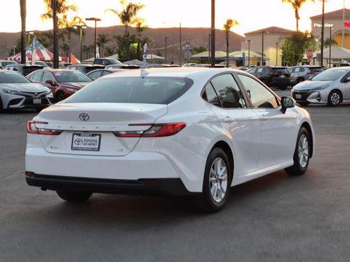 Ice Cap 2025 Toyota Camry LE