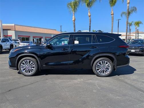 2025 Toyota Highlander Hybrid Platinum
