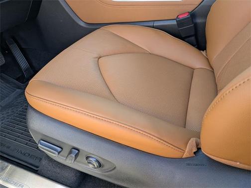 2025 Toyota Highlander Hybrid Platinum